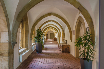 Historischer Kreuzgang vor den Sitzungssälen des Amtsgerichts Bersenbrück